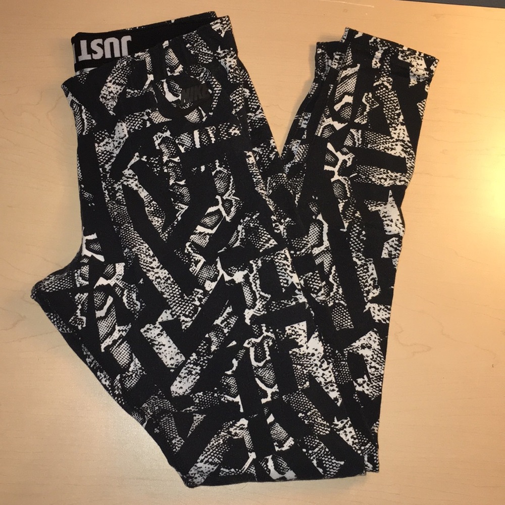 Nike pattern leggings black/white size small